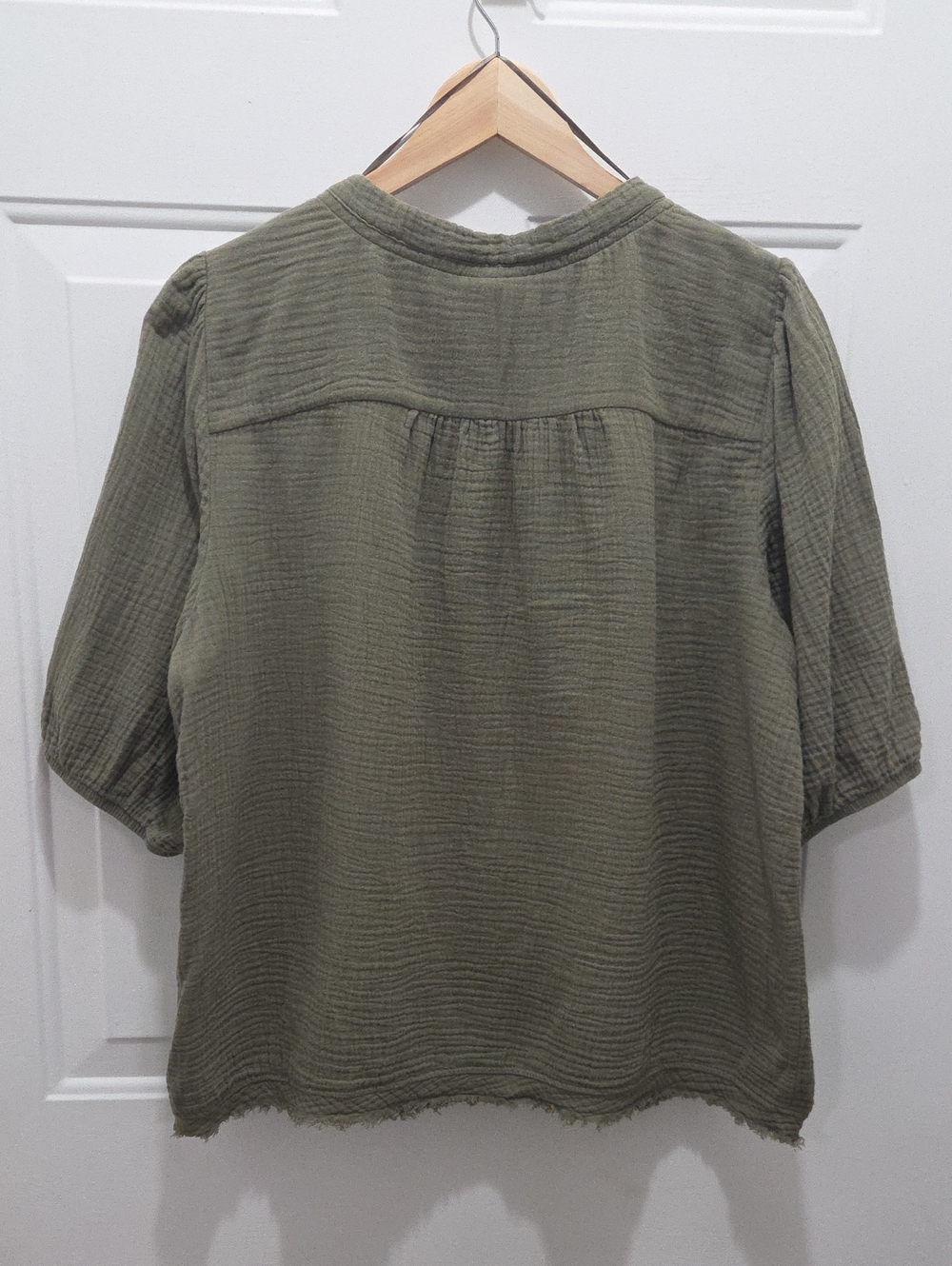 Knox Rose Olive Green Button-Front V-Neck Blouse L - Picture 3 of 4
